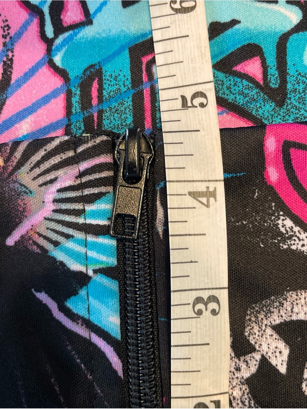 Love Star Shirt/Top/Crop. Long Sleeves. Zip. Y2K. Graffiti. Medium. Women’s M - Picture 11 of 11